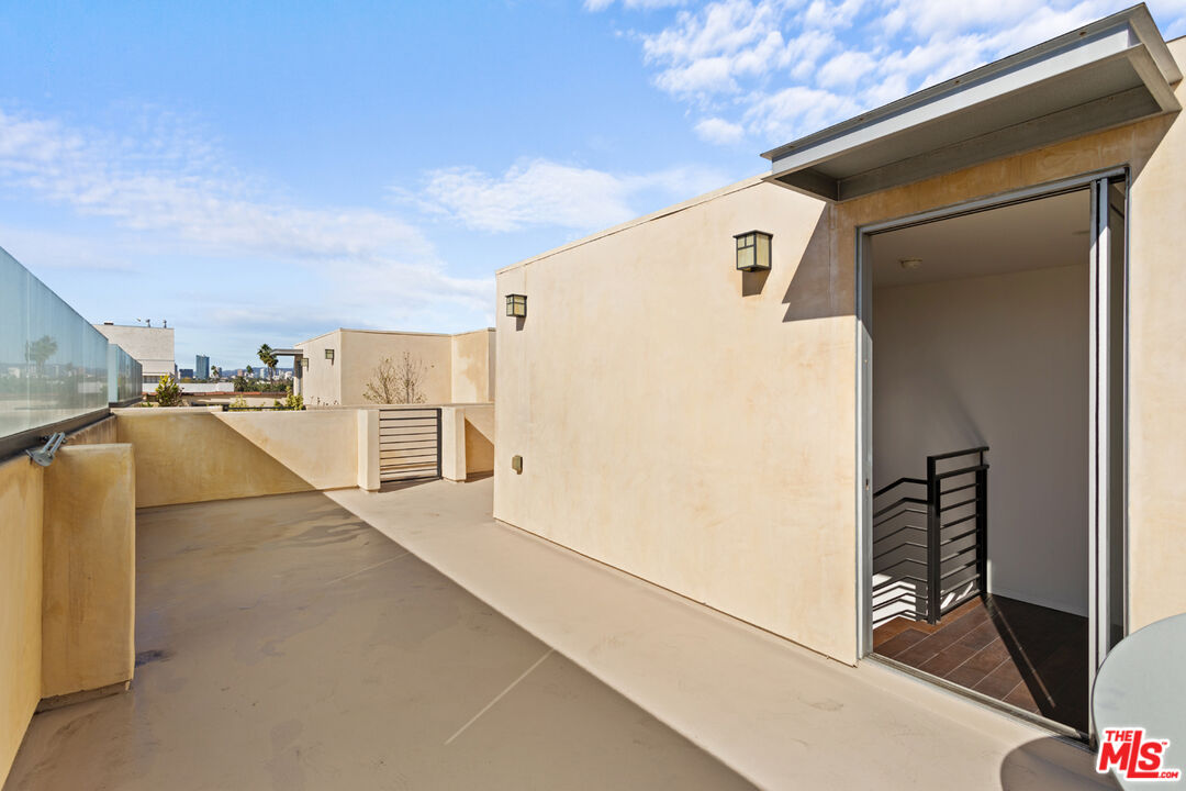 225 S Hamilton Dr Unit: 303