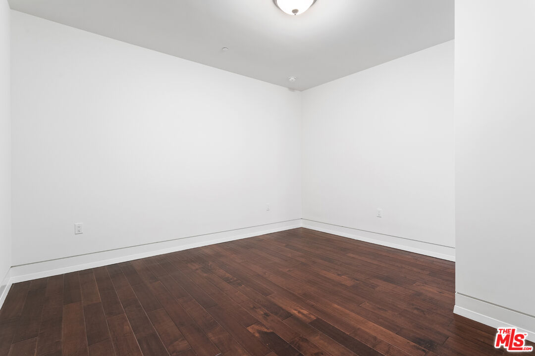 225 S Hamilton Dr Unit: 303