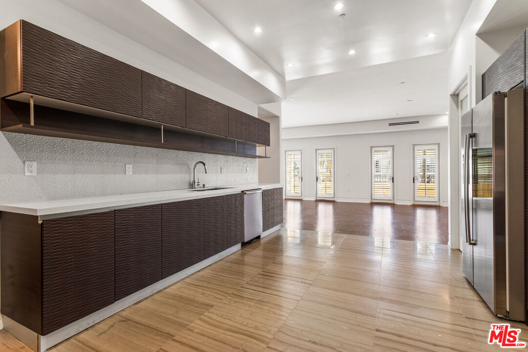 225 S Hamilton Dr Unit: 303