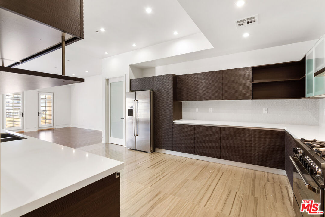 225 S Hamilton Dr Unit: 303