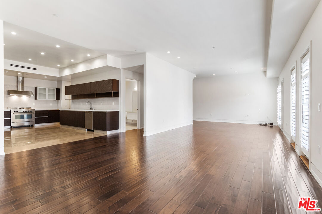 225 S Hamilton Dr Unit: 303