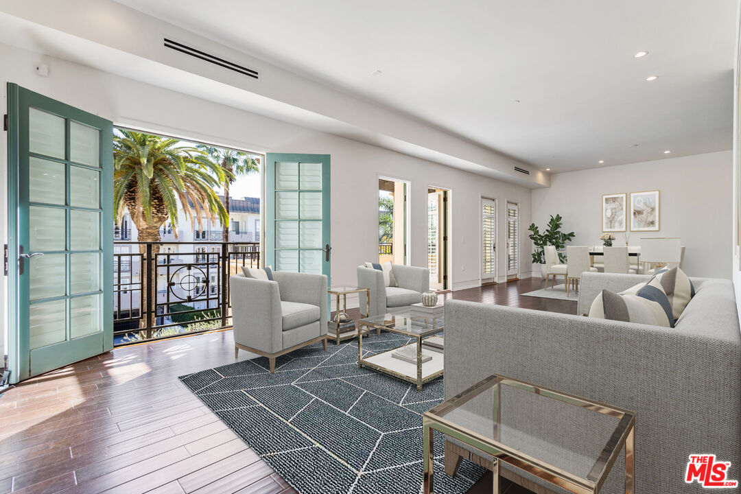 225 S Hamilton Dr Unit: 303