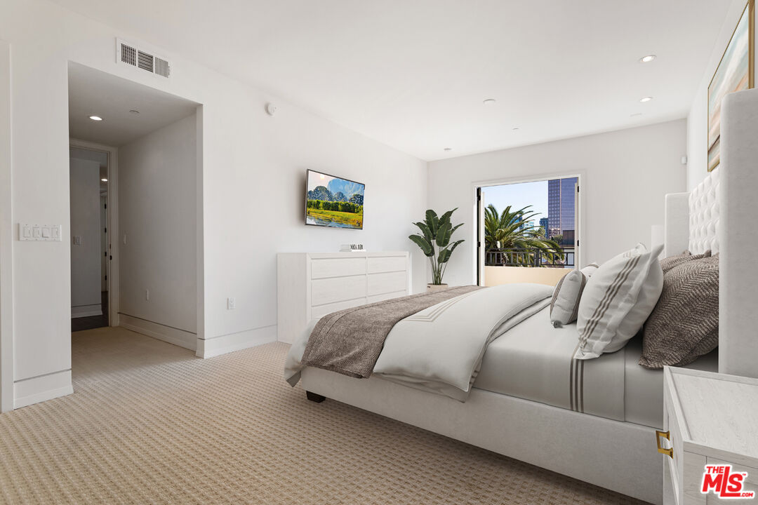 225 S Hamilton Dr Unit: 303