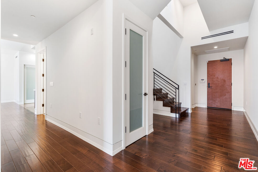 225 S Hamilton Dr Unit: 303