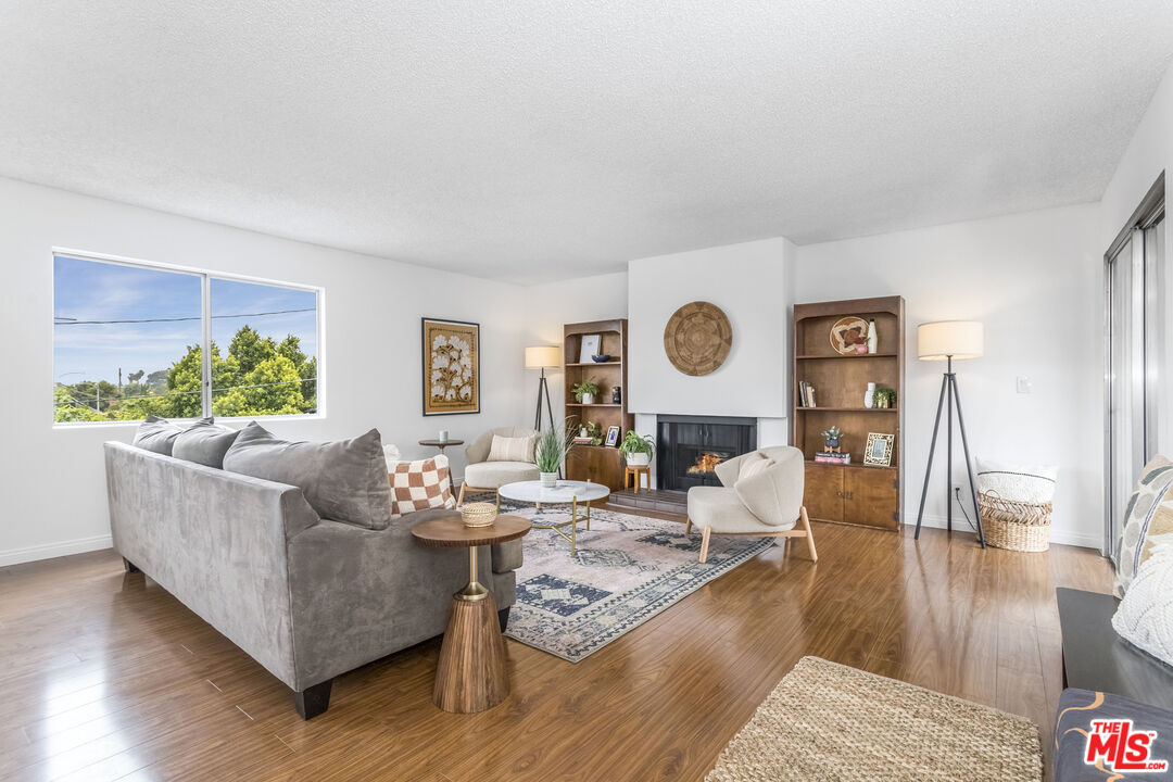 15080 Victory Blvd Unit: 205