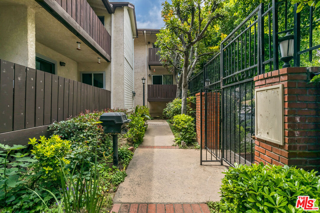 15080 Victory Blvd Unit: 205