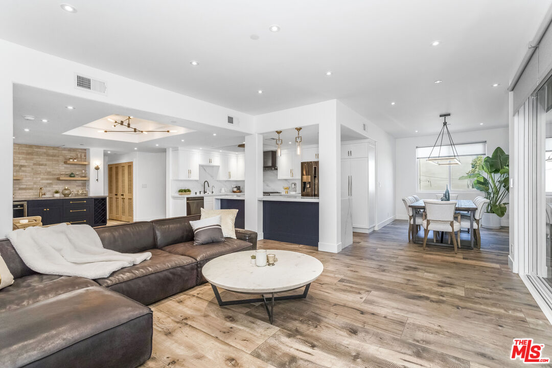 4348 Mammoth Ave Unit: 104