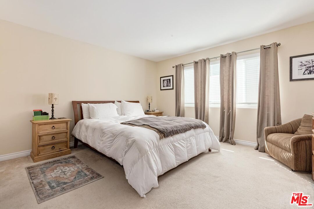 14332 Dickens St Unit: 17