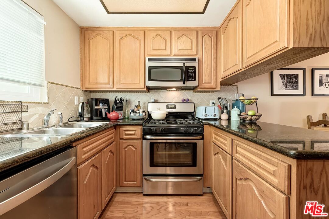 14332 Dickens St Unit: 17