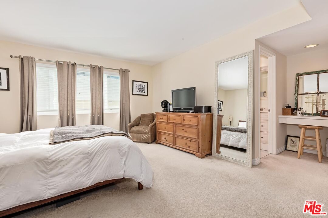 14332 Dickens St Unit: 17