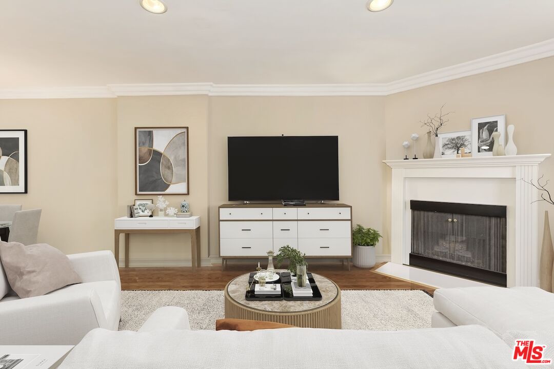 14332 Dickens St Unit: 17