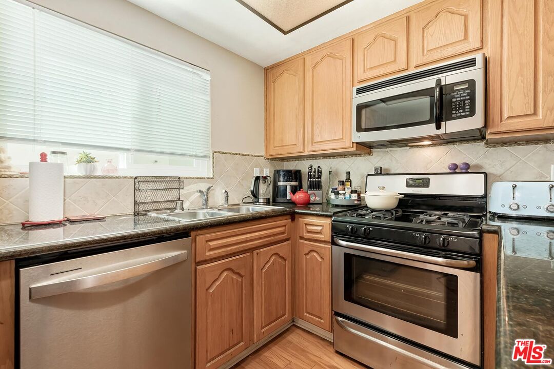 14332 Dickens St Unit: 17