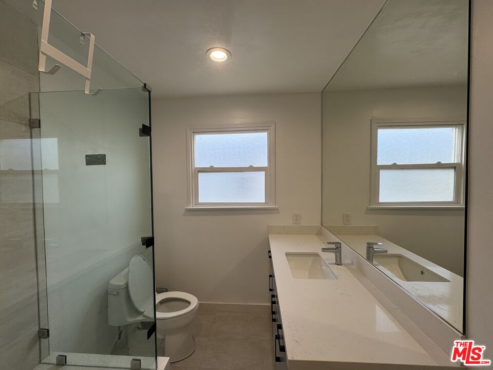 300 S Doheny Dr Unit: 302A