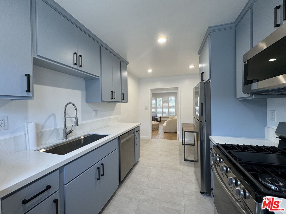 300 S Doheny Dr Unit: 302A