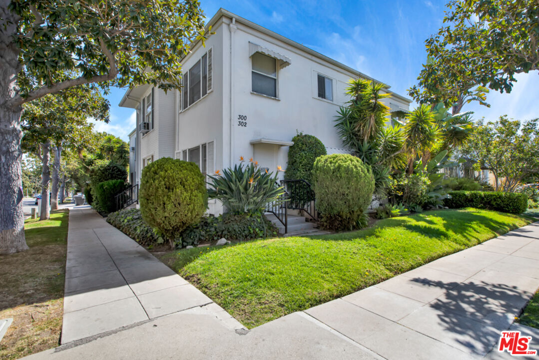300 S Doheny Dr Unit: 302A