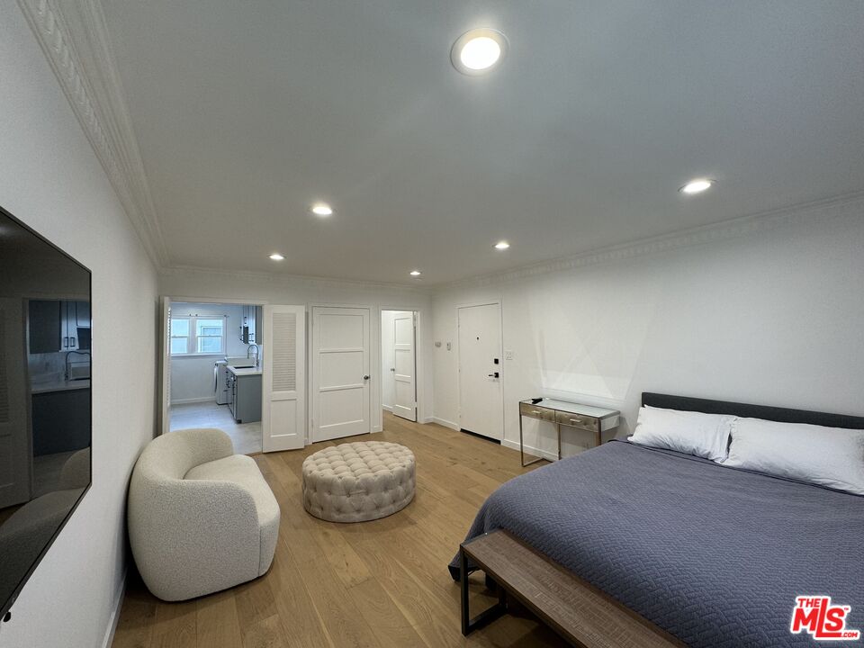 300 S Doheny Dr Unit: 302A