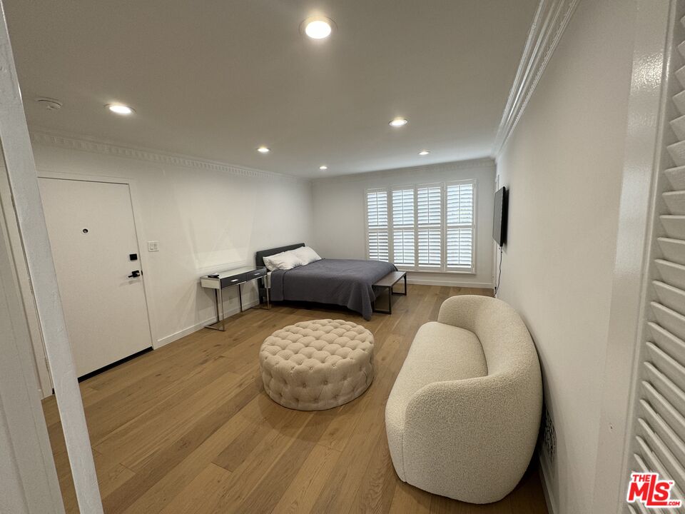 300 S Doheny Dr Unit: 302A