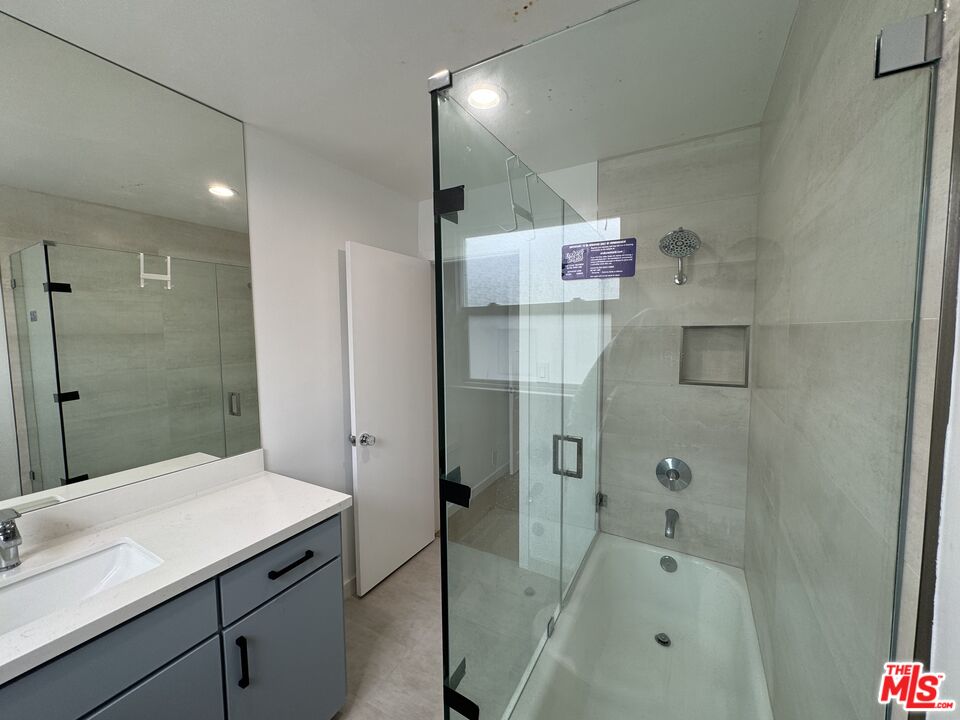 300 S Doheny Dr Unit: 302A