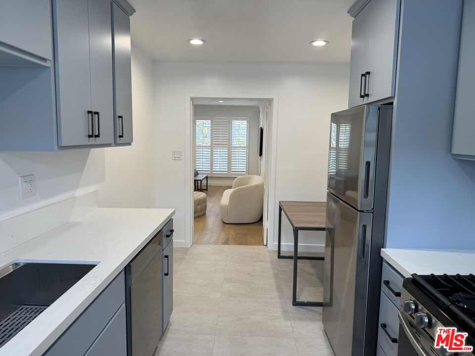 300 S Doheny Dr Unit: 302A