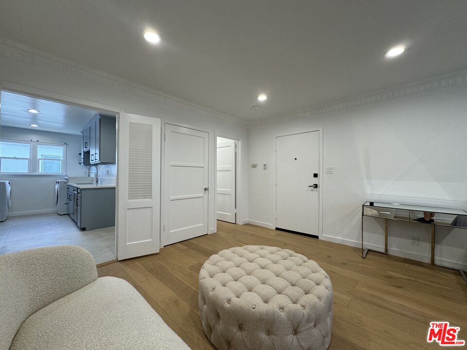 300 S Doheny Dr Unit: 302A