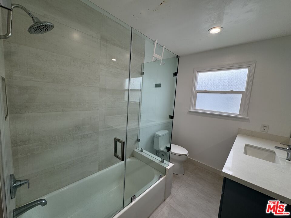 300 S Doheny Dr Unit: 302A