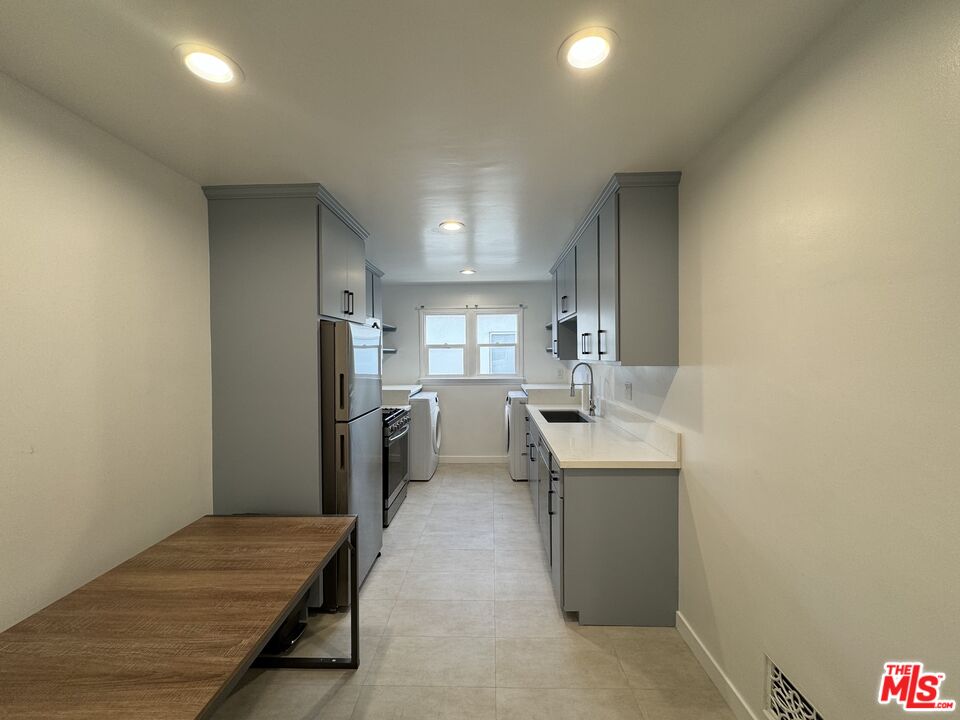 300 S Doheny Dr Unit: 302A