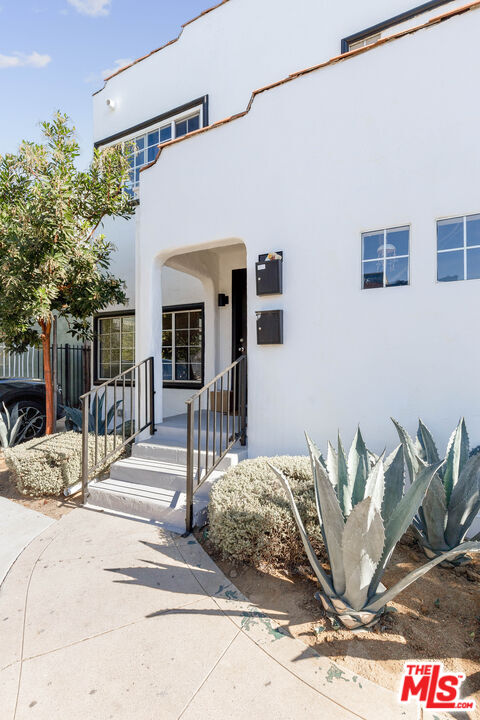 1328 S Bronson Ave