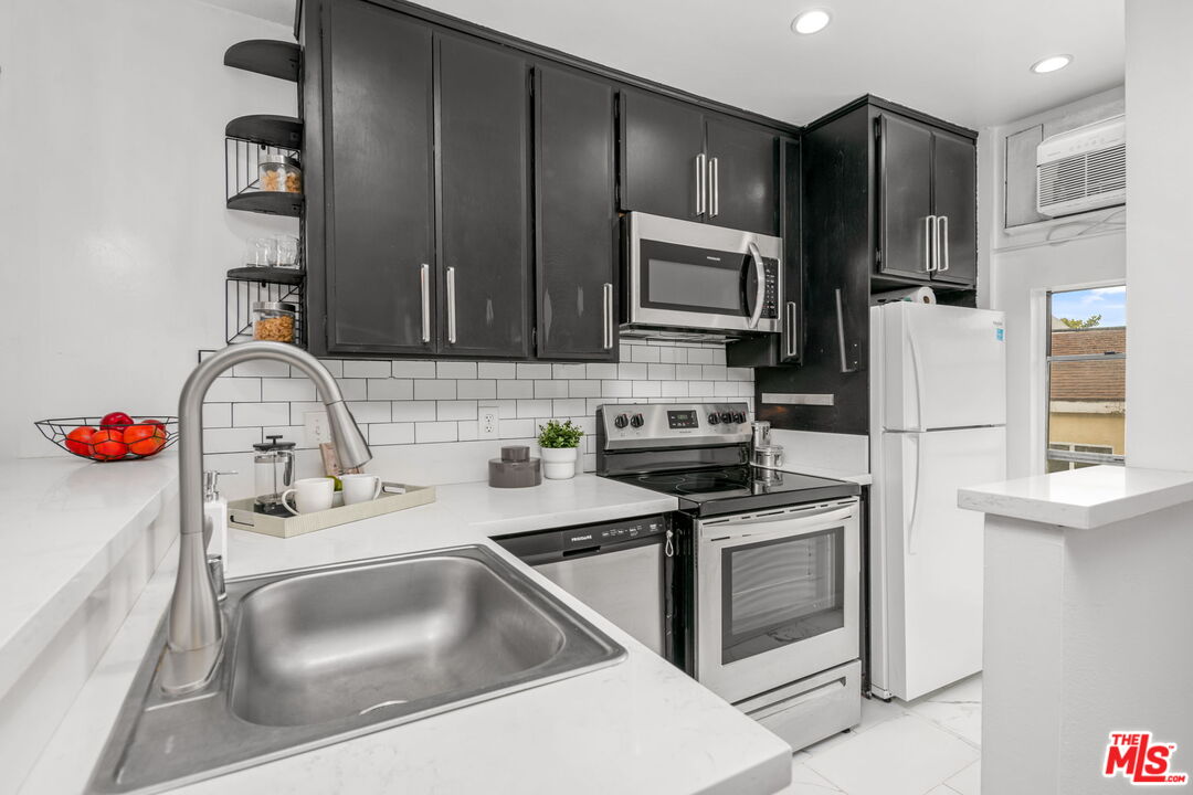 6151 Orange St Unit: 214