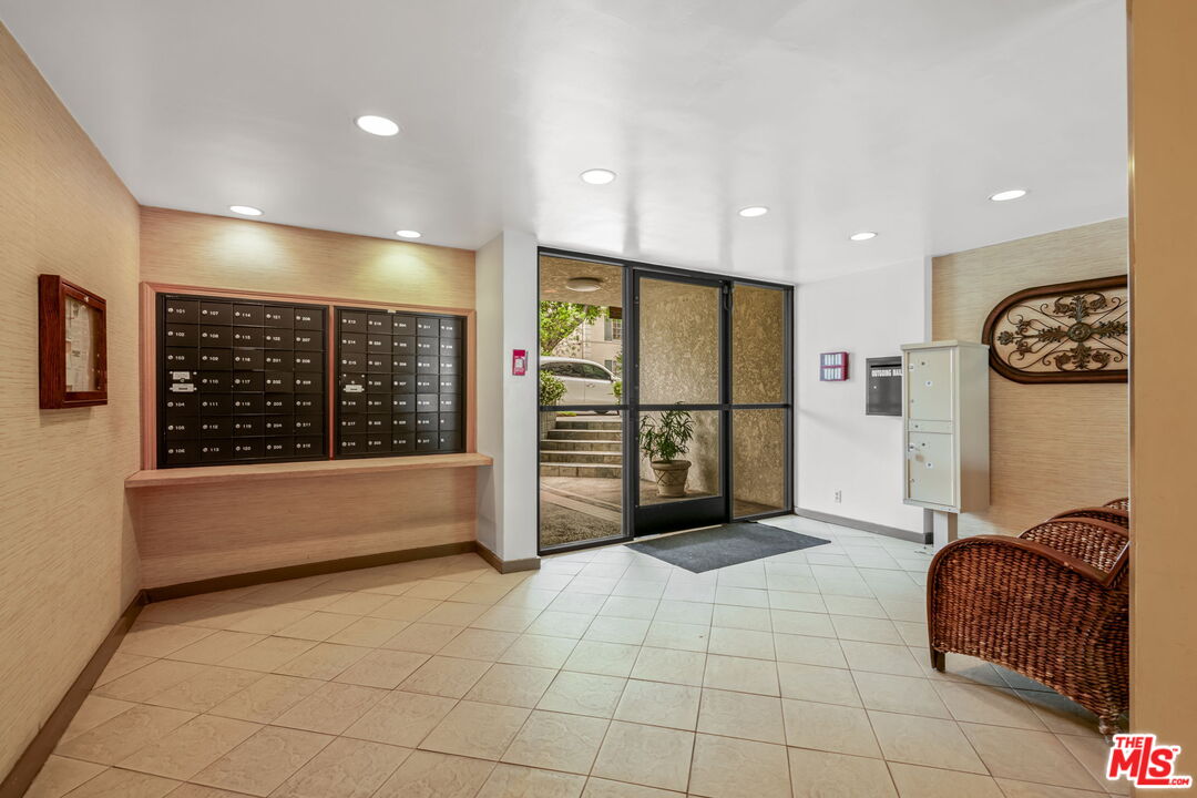 6151 Orange St Unit: 214