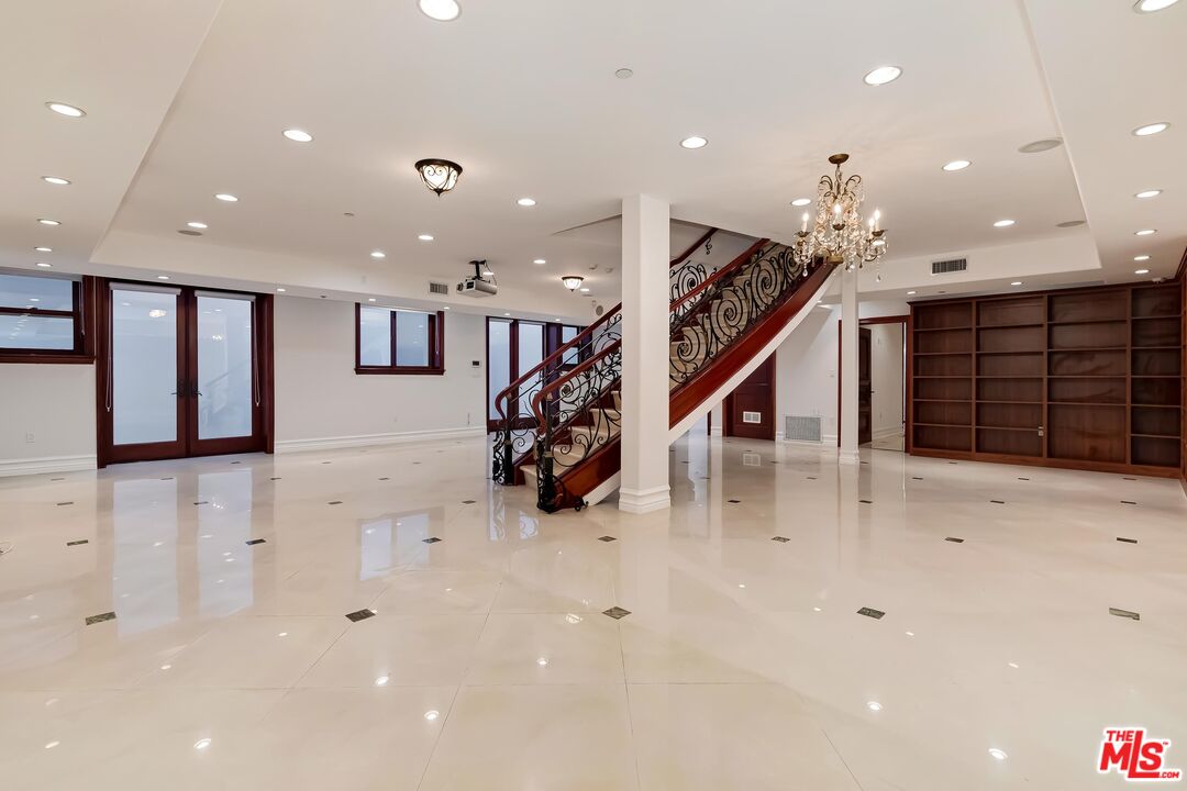 332 S Almont Dr
