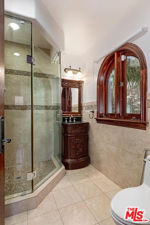 332 S Almont Dr