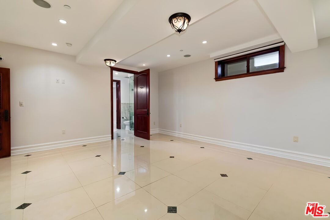 332 S Almont Dr