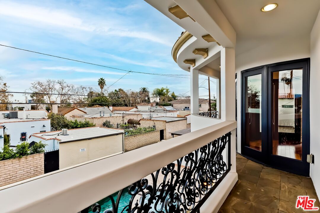 332 S Almont Dr