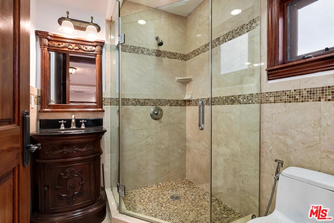 332 S Almont Dr