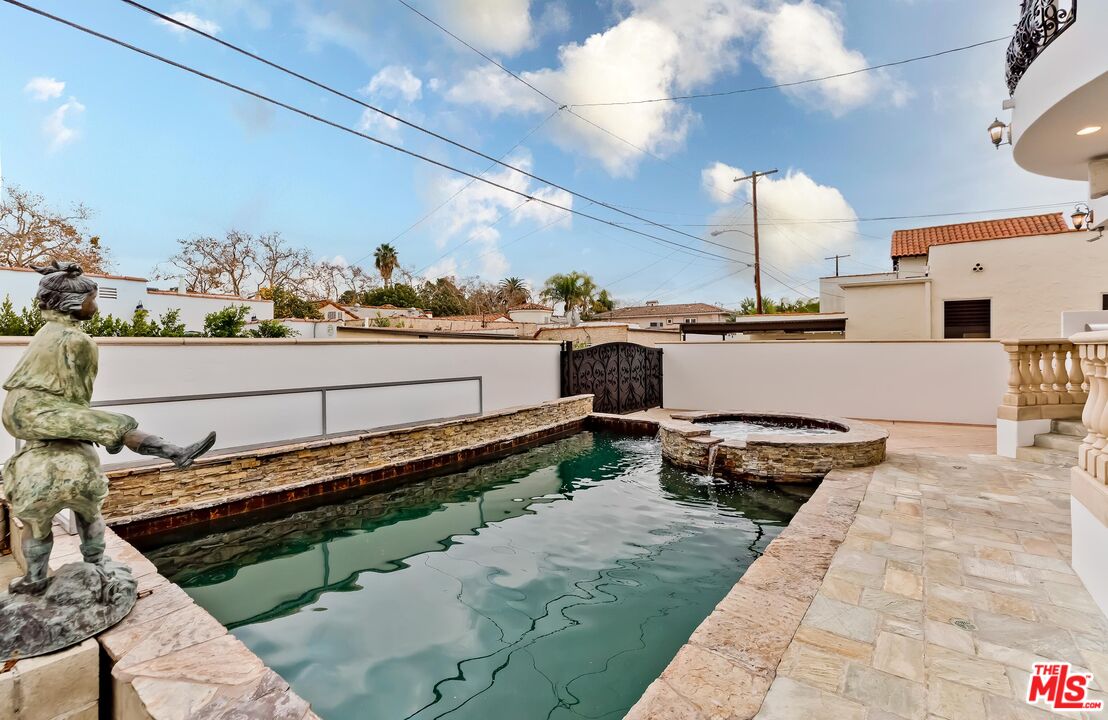 332 S Almont Dr
