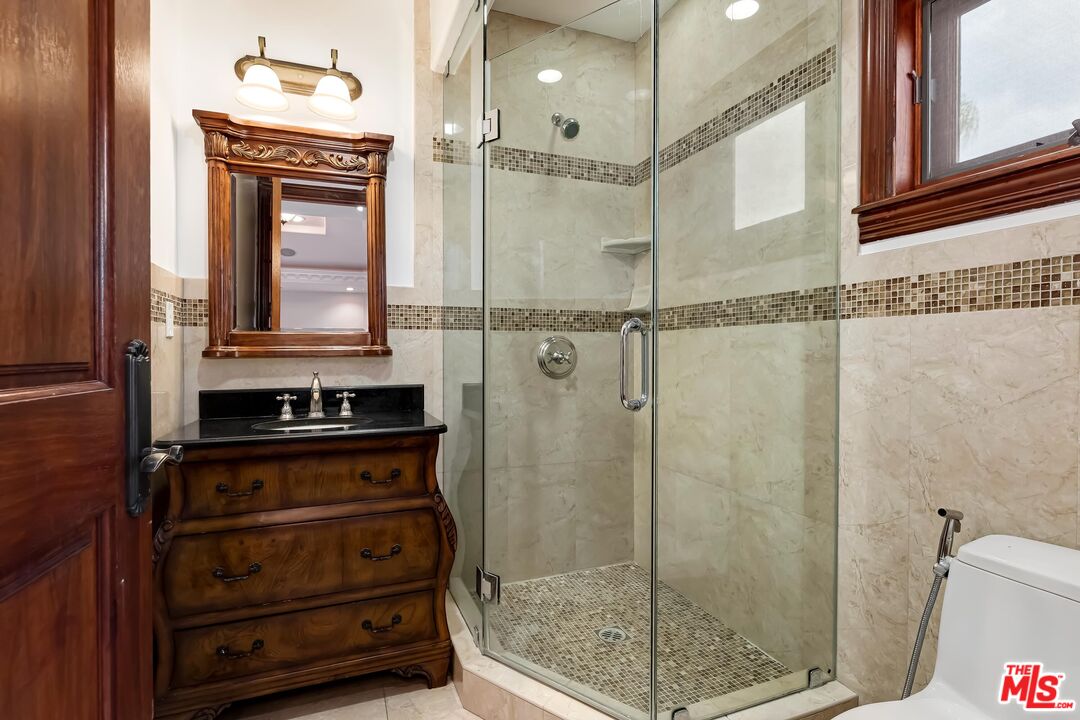 332 S Almont Dr