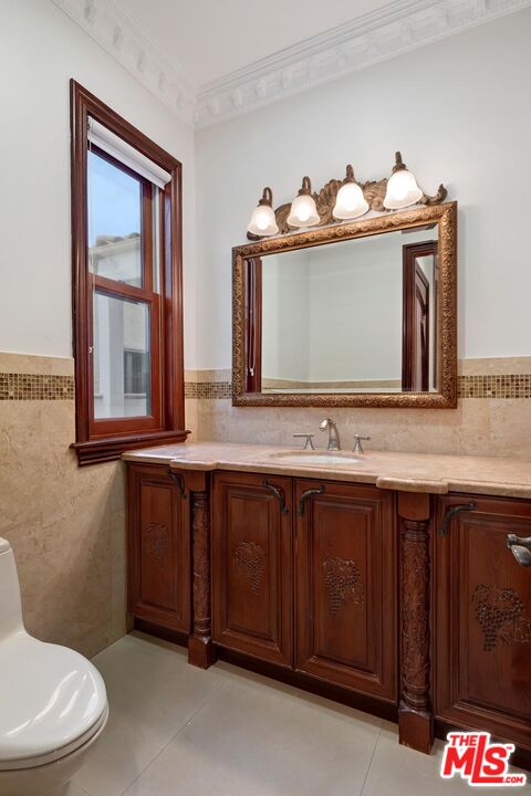 332 S Almont Dr