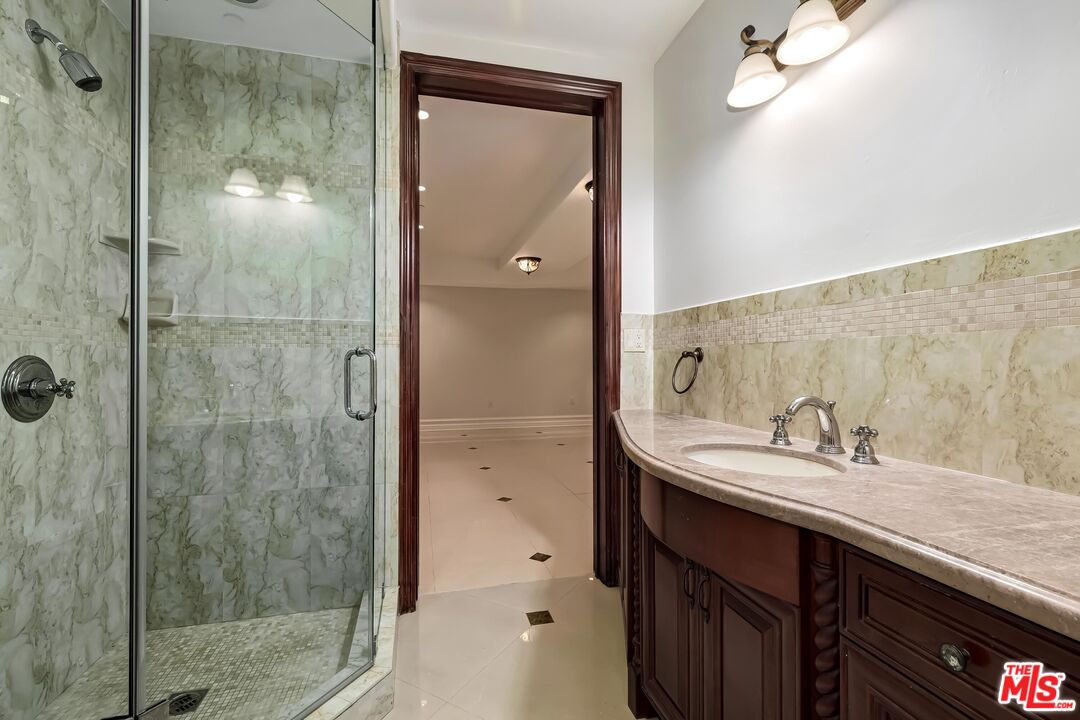 332 S Almont Dr