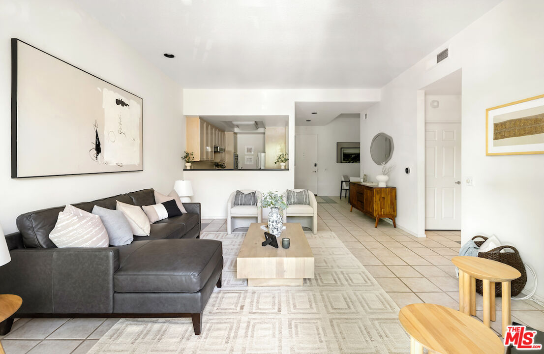 1820 S Beverly Glen Blvd Unit: 101