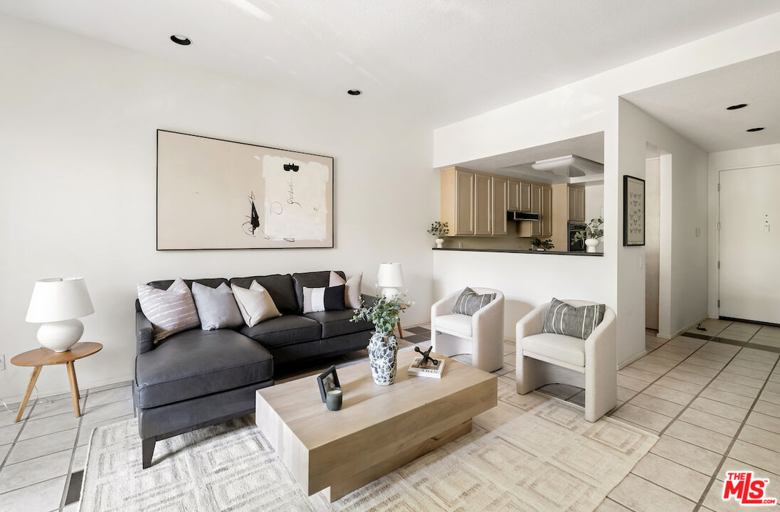 1820 S Beverly Glen Blvd Unit: 101