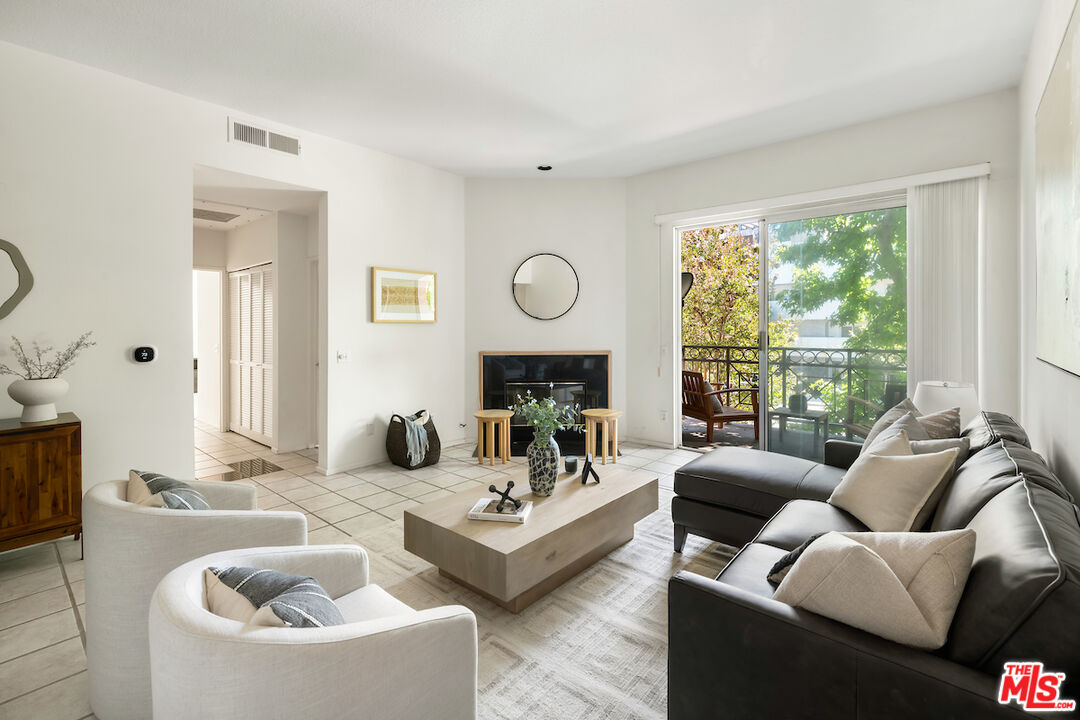 1820 S Beverly Glen Blvd Unit: 101