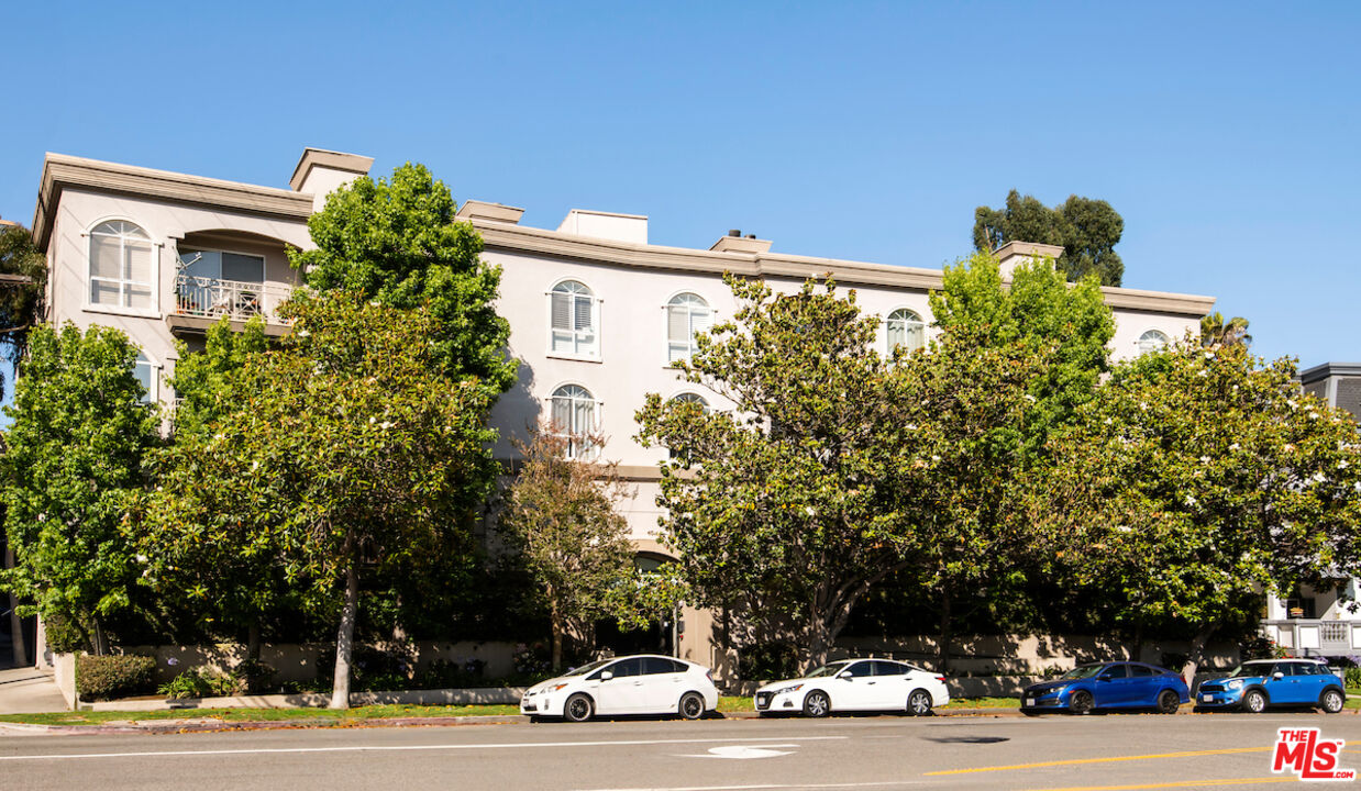 1820 S Beverly Glen Blvd Unit: 101