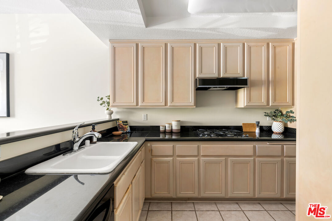 1820 S Beverly Glen Blvd Unit: 101