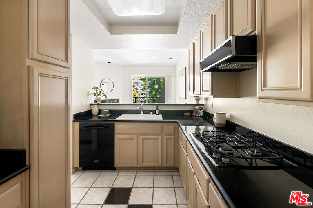 1820 S Beverly Glen Blvd Unit: 101