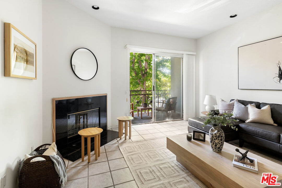 1820 S Beverly Glen Blvd Unit: 101