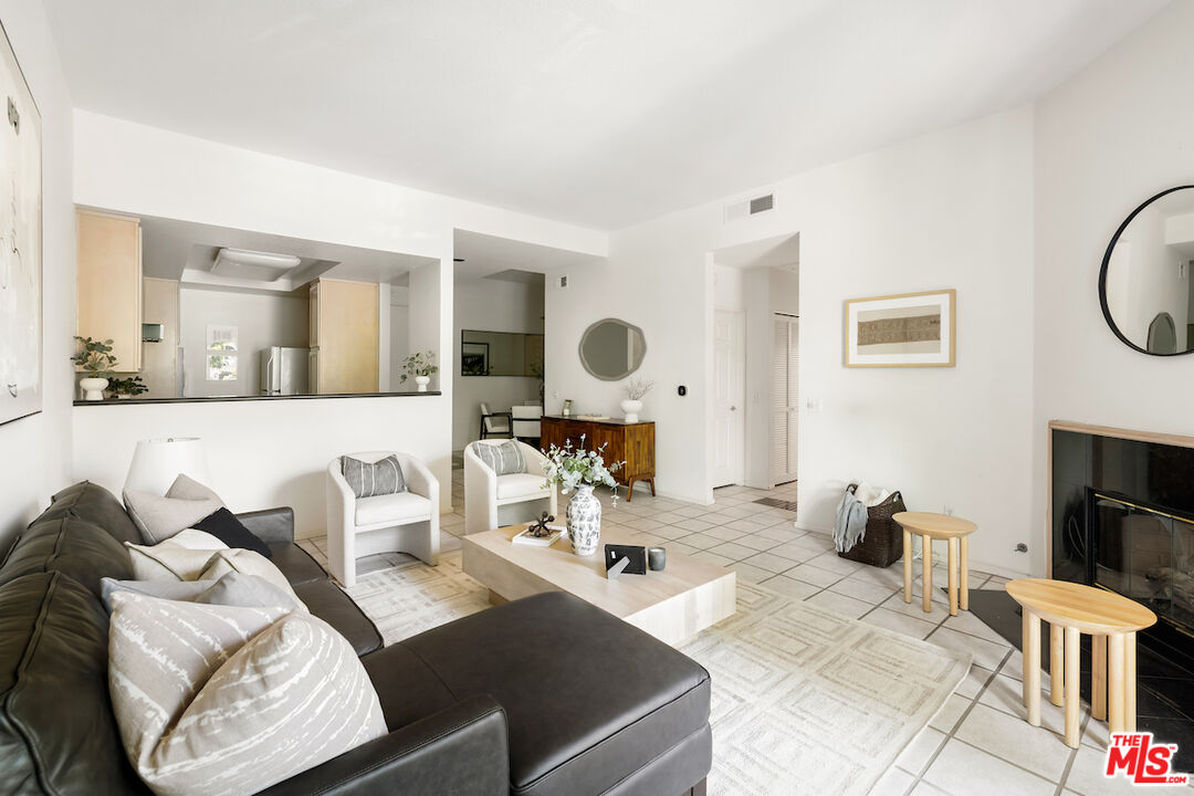 1820 S Beverly Glen Blvd Unit: 101