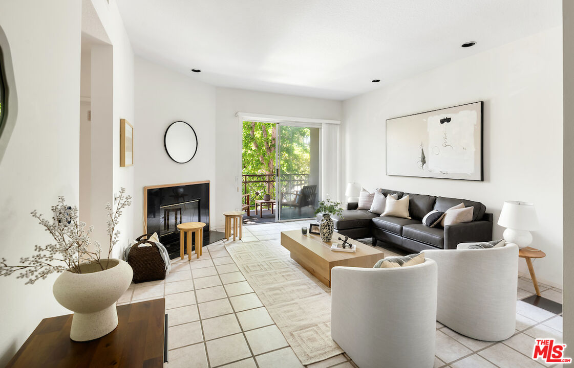 1820 S Beverly Glen Blvd Unit: 101