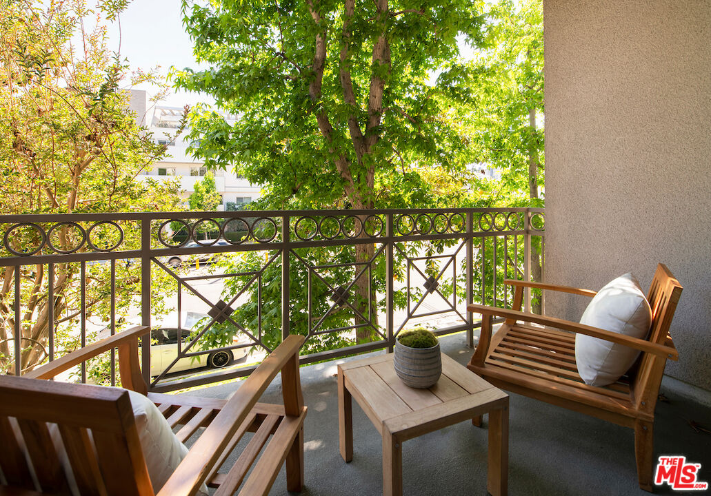 1820 S Beverly Glen Blvd Unit: 101