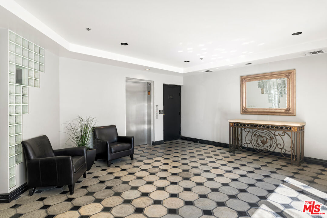 1820 S Beverly Glen Blvd Unit: 101