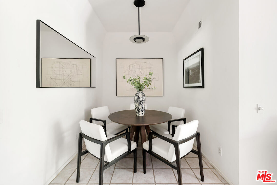 1820 S Beverly Glen Blvd Unit: 101